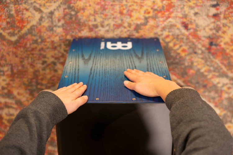 MCAJ100BK-PBF cajon blue niebieski cajon silesia drum sklep perkusyjny 5.jpg