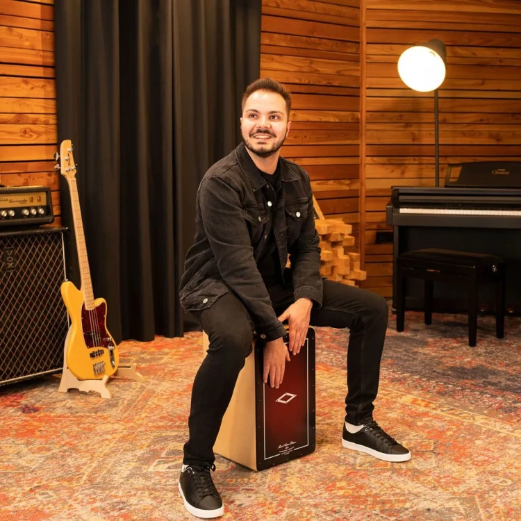 meinl-aetlrf-artisan-tango-red-fade-cajon